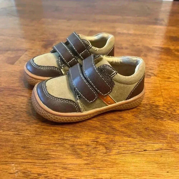 Livie and Luca boys shoes size 4 - Picture 6 of 9